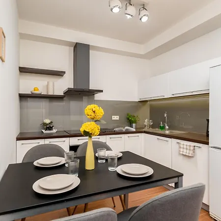 Modern Ii With Free Underground Parking Apartment *