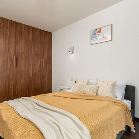 Modern Ii With Free Underground Parking Apartment