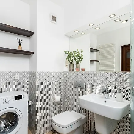 Modern Ii With Free Underground Parking Apartment *